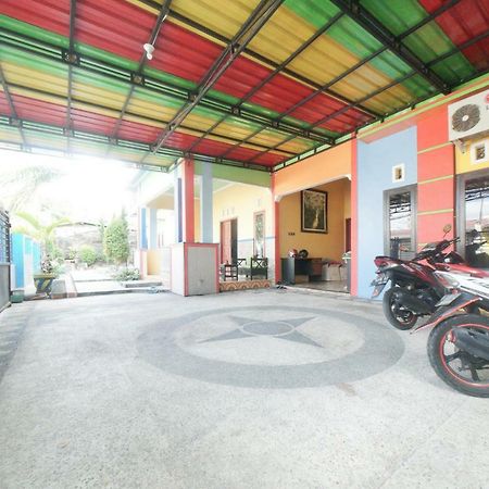 Reddoorz Syariah Near Mall Roxy Banyuwangi 2 Exterior foto