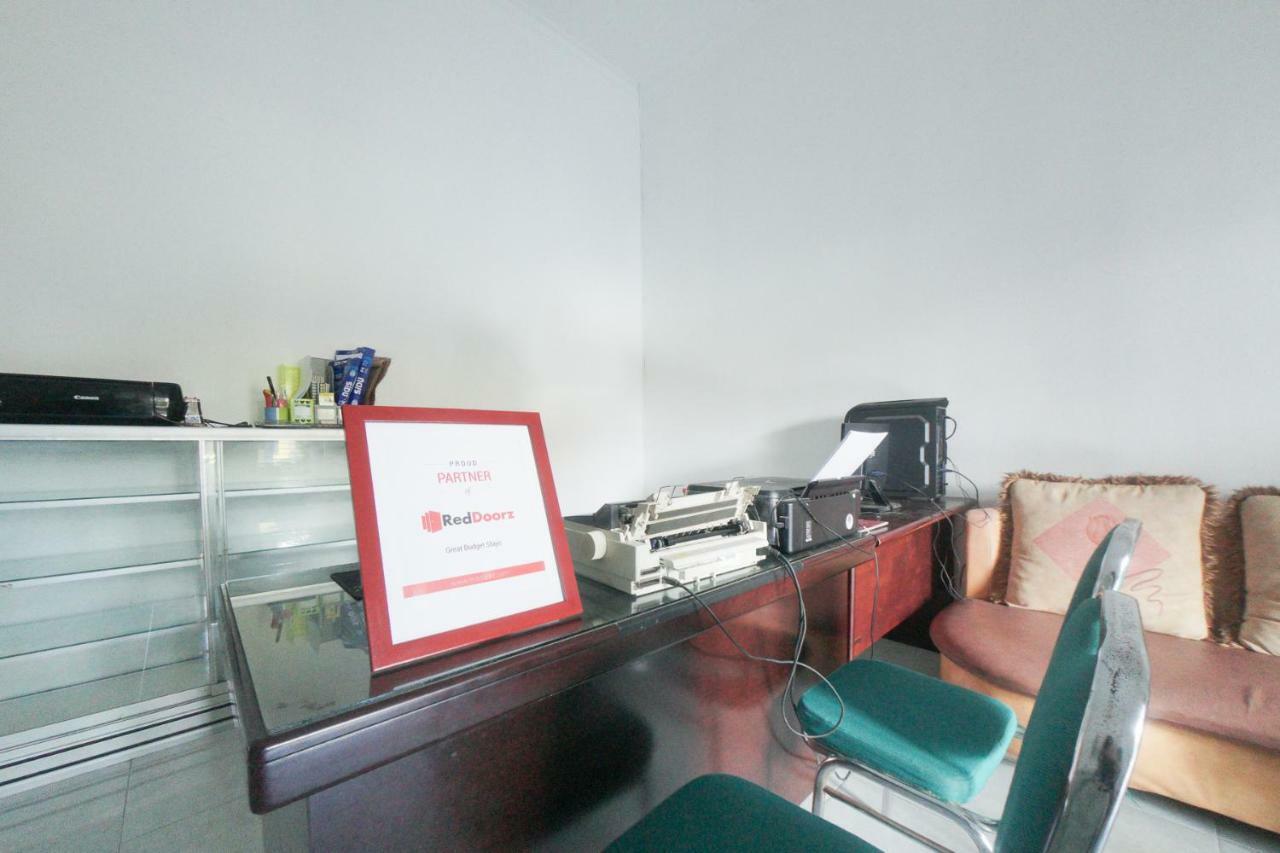 Reddoorz Syariah Near Mall Roxy Banyuwangi 2 Exterior foto