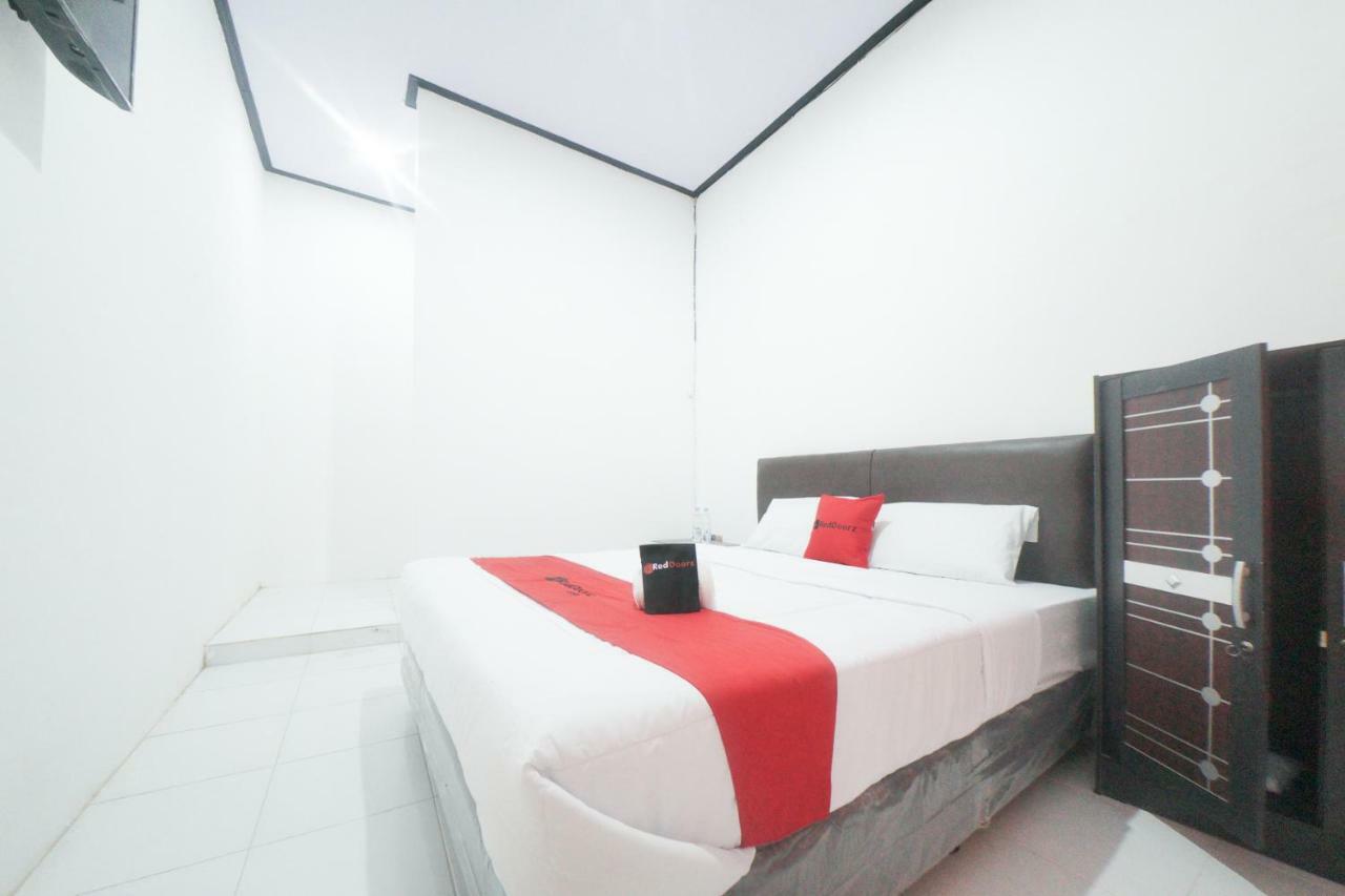 Reddoorz Syariah Near Mall Roxy Banyuwangi 2 Exterior foto