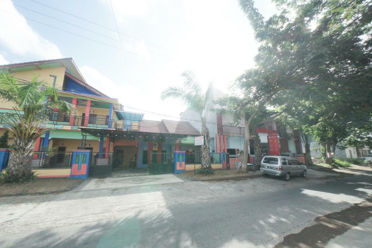 Reddoorz Syariah Near Mall Roxy Banyuwangi 2 Exterior foto