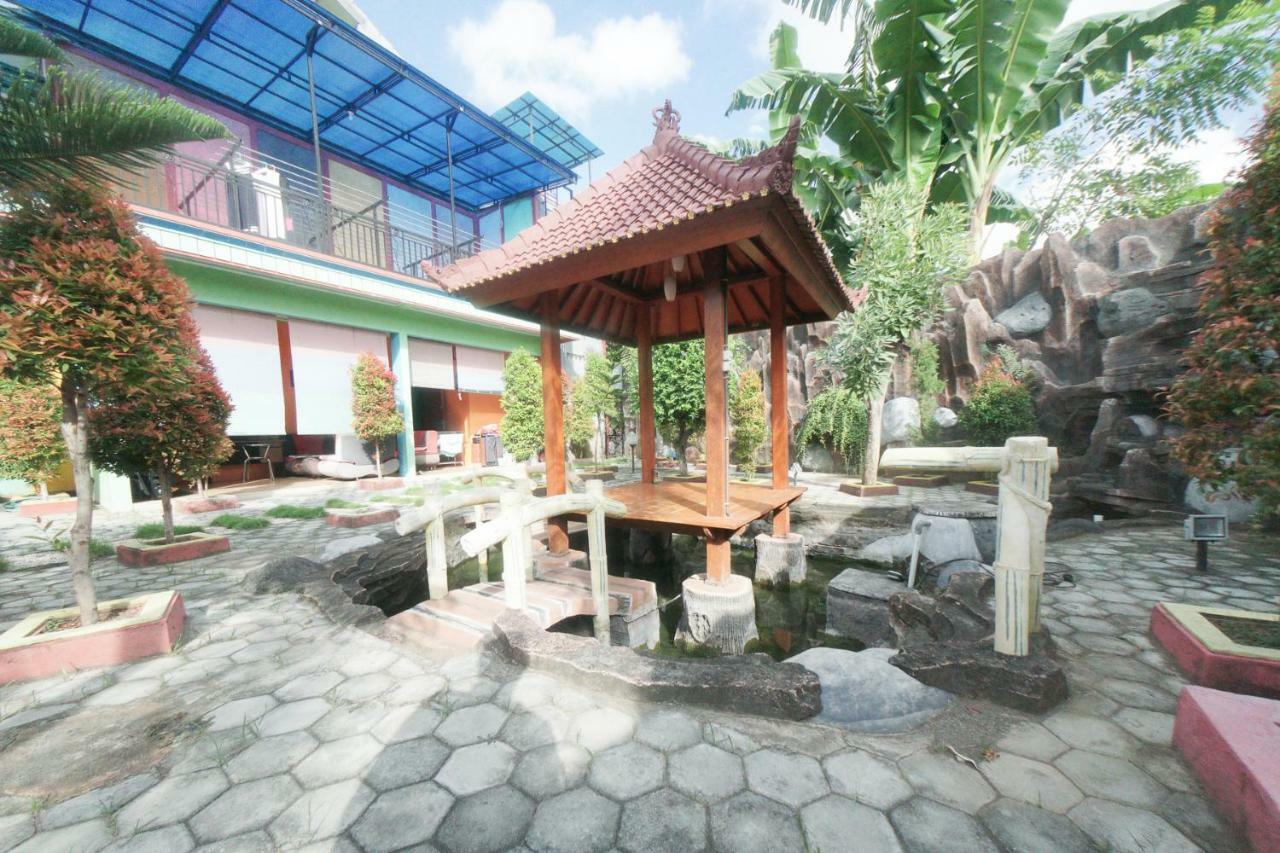 Reddoorz Syariah Near Mall Roxy Banyuwangi 2 Exterior foto