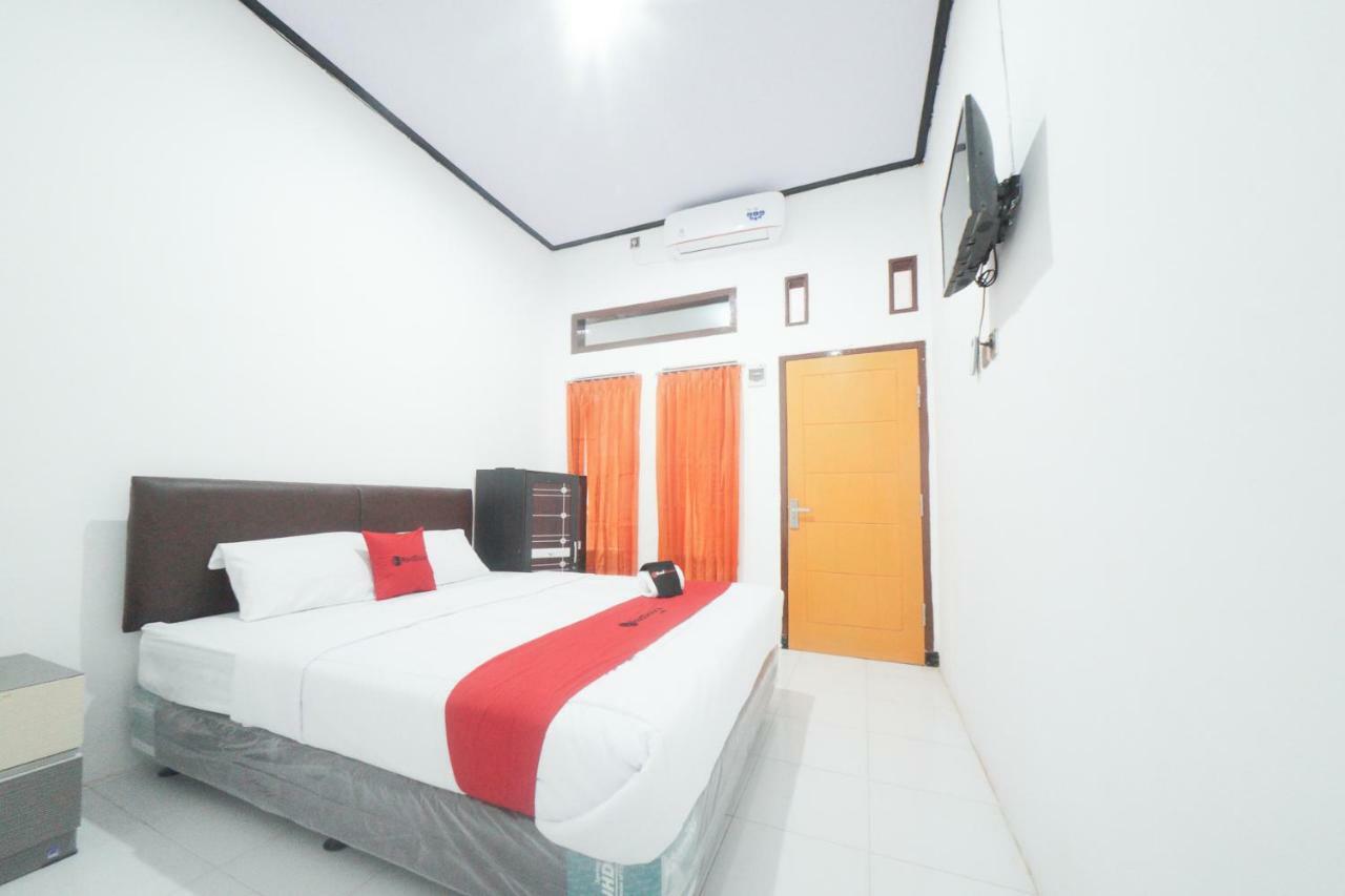 Reddoorz Syariah Near Mall Roxy Banyuwangi 2 Exterior foto