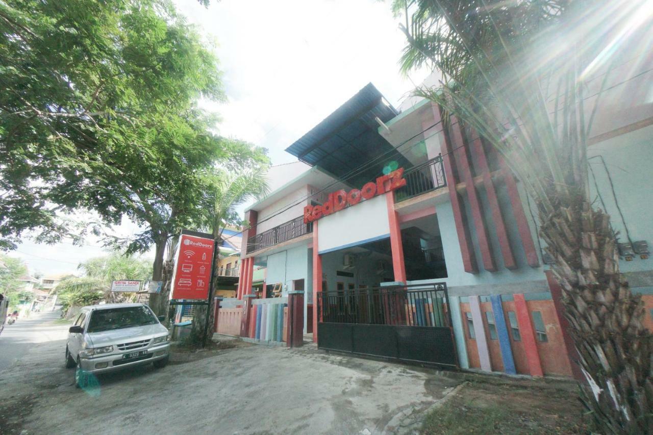 Reddoorz Syariah Near Mall Roxy Banyuwangi 2 Exterior foto