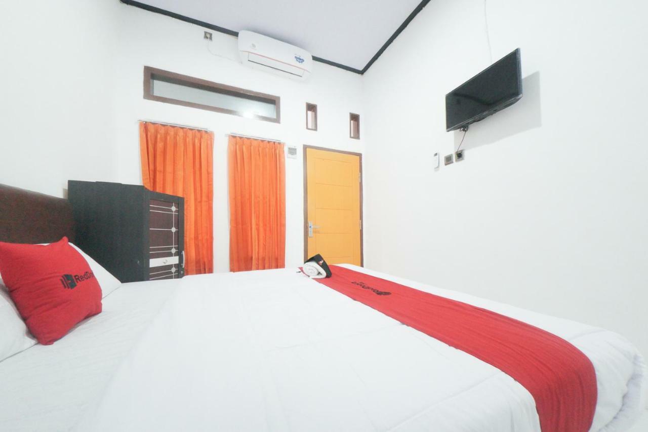 Reddoorz Syariah Near Mall Roxy Banyuwangi 2 Exterior foto