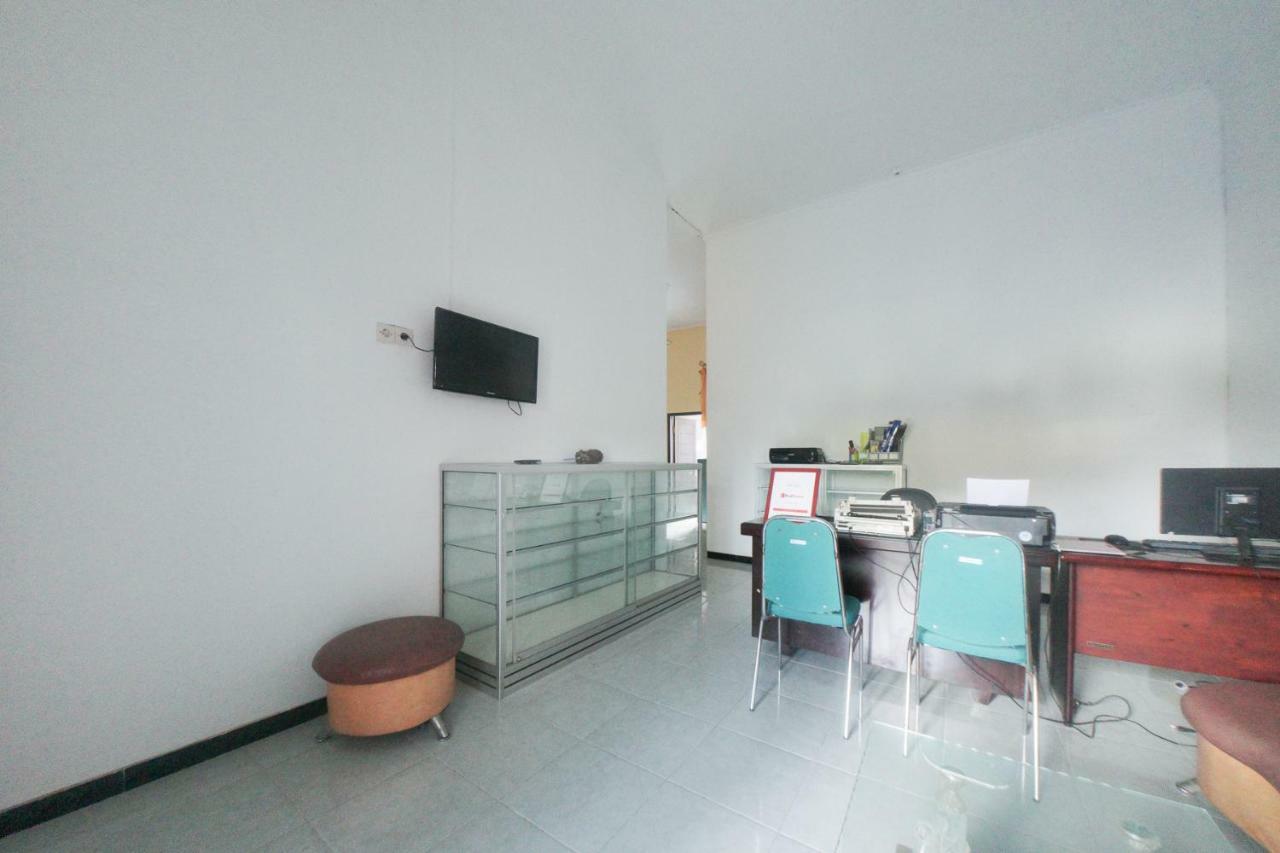 Reddoorz Syariah Near Mall Roxy Banyuwangi 2 Exterior foto