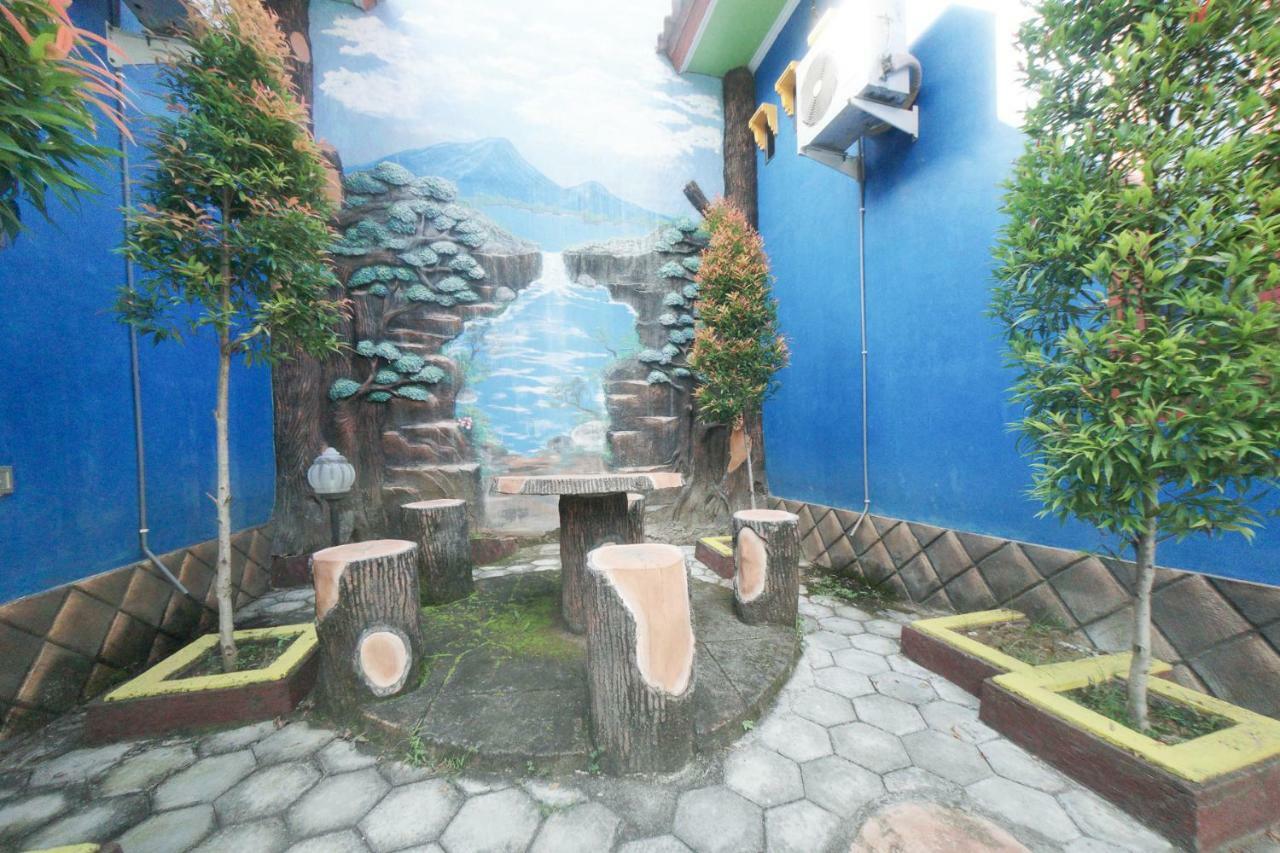Reddoorz Syariah Near Mall Roxy Banyuwangi 2 Exterior foto