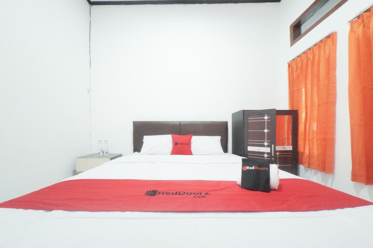 Reddoorz Syariah Near Mall Roxy Banyuwangi 2 Exterior foto